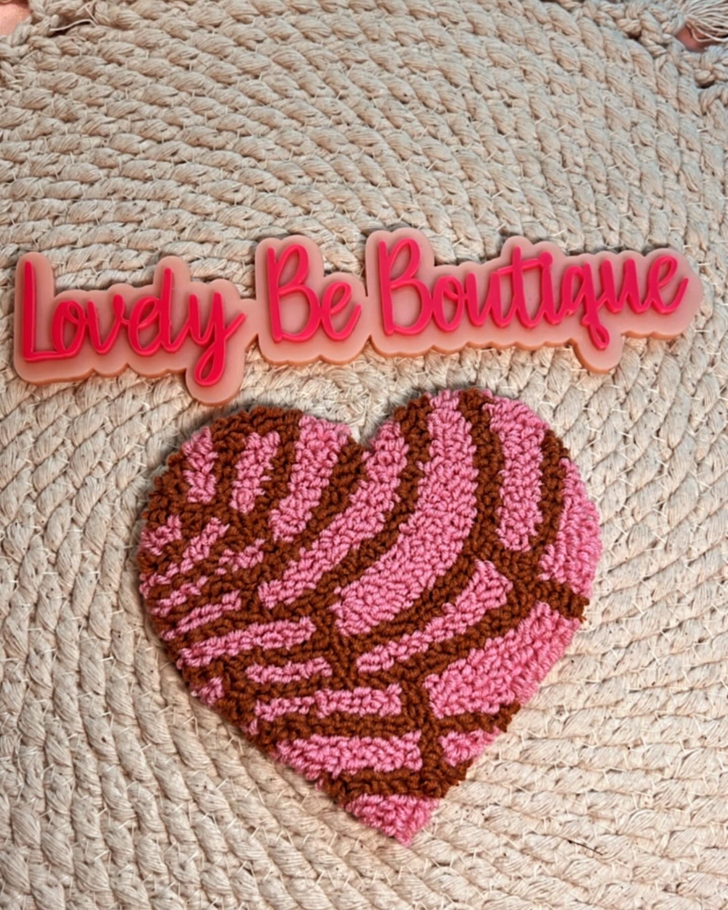 Pink heart concha mug rug (cup coaster)