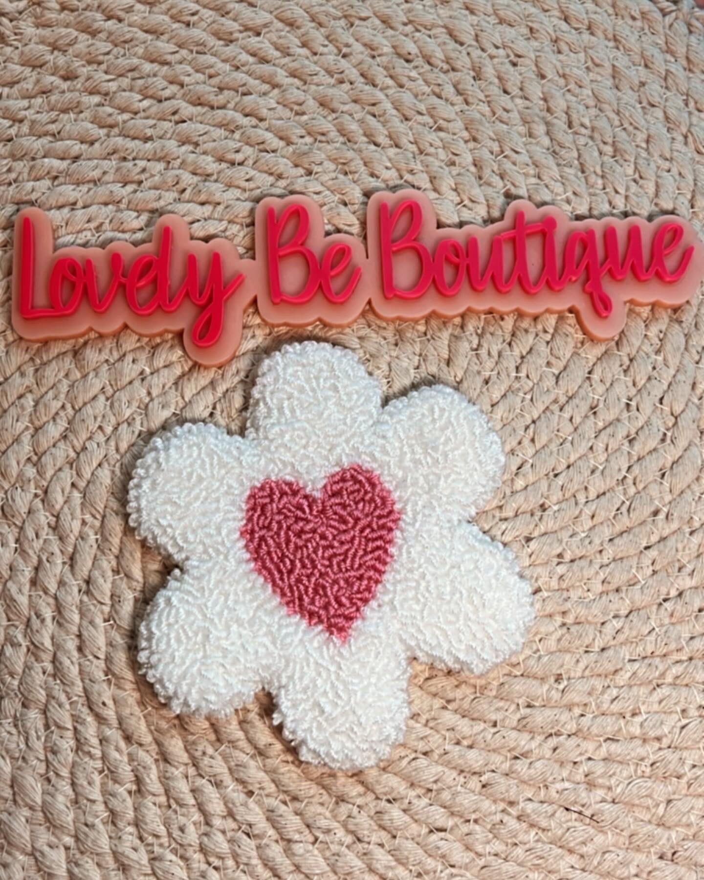 Pink heart white daisy mug rug (cup coaster)