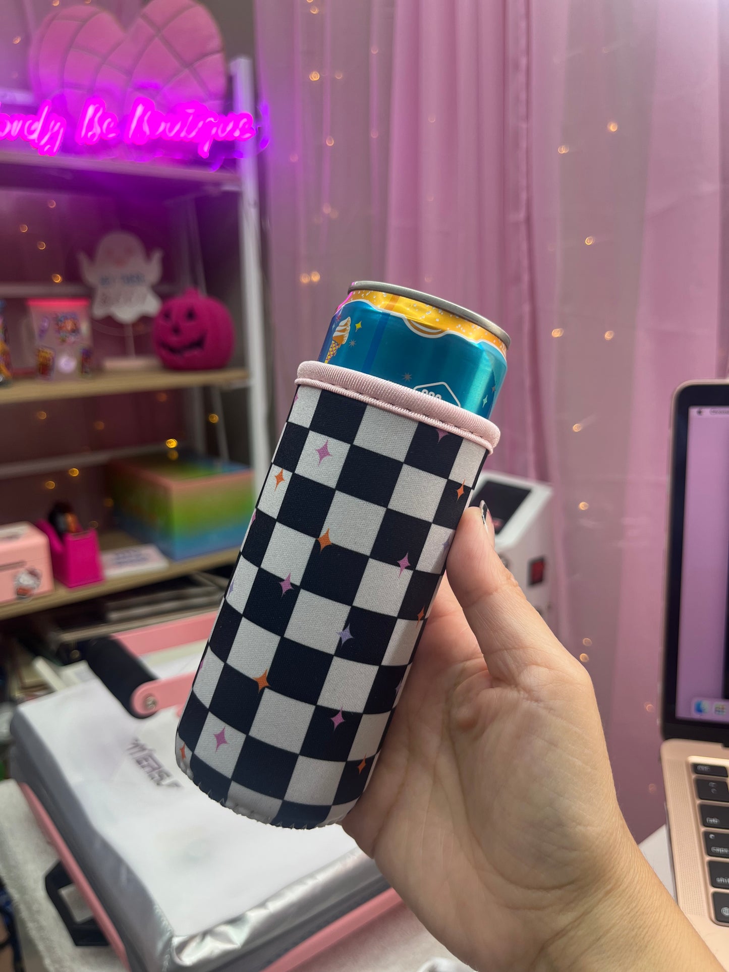 Checkered slim can sleeve