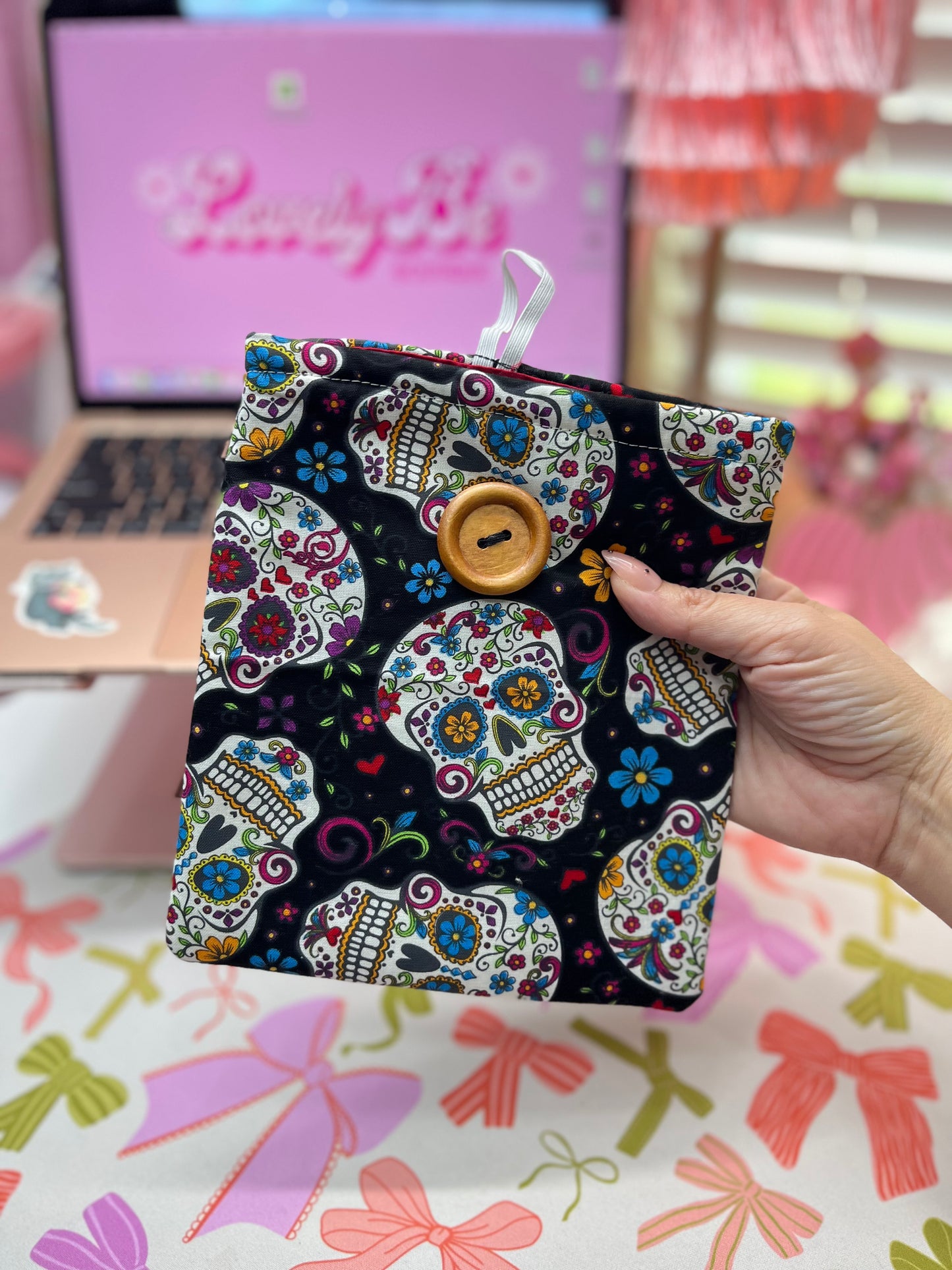 Black sugar skull kindle sleeve