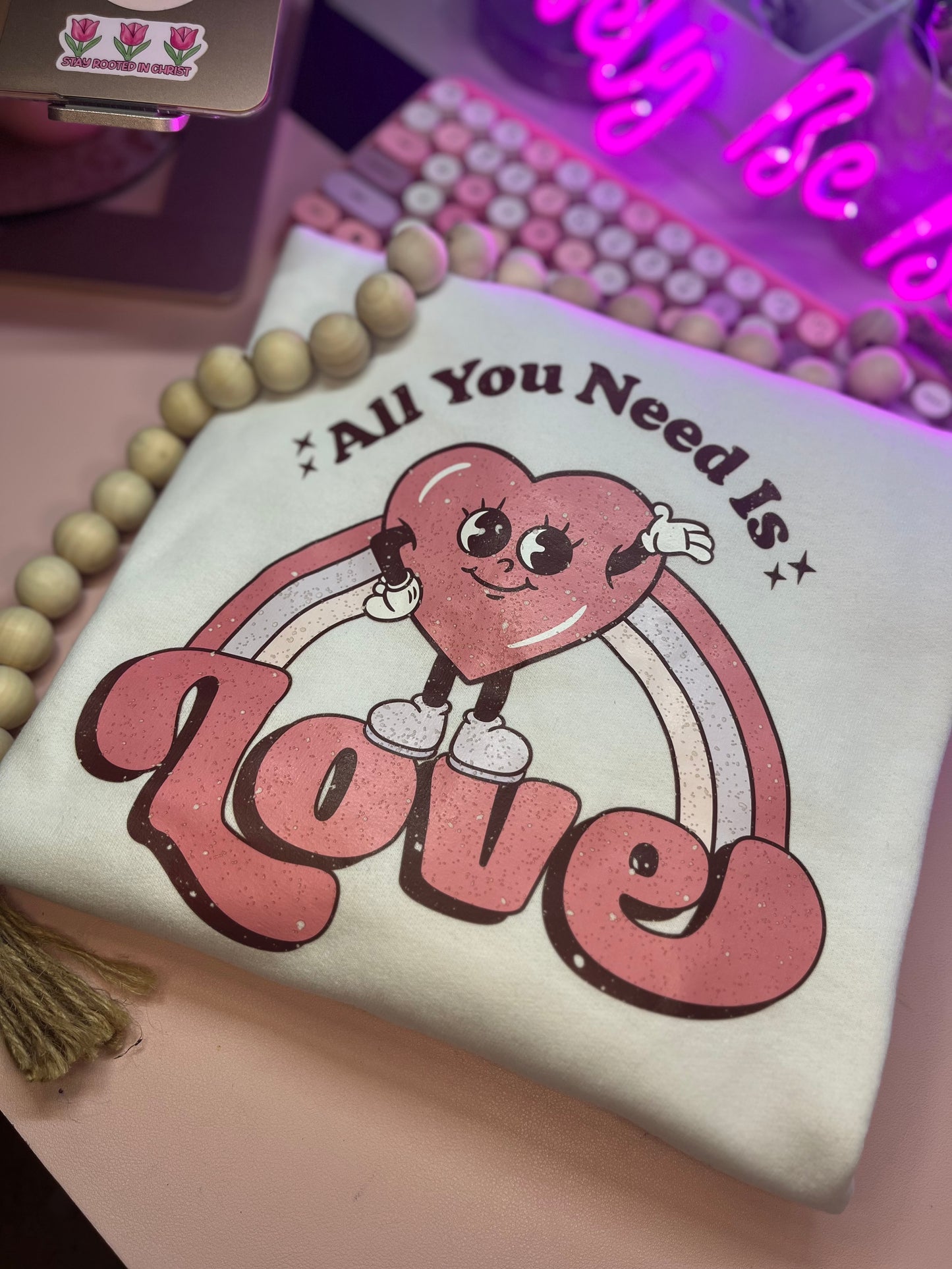 All you need is love White crewneck