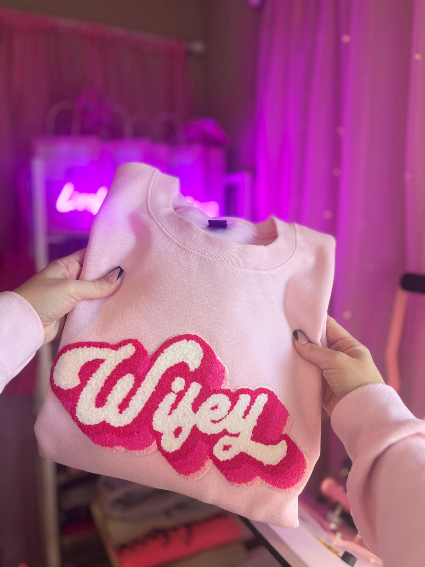 Wifey Retro patch Crewneck sweater