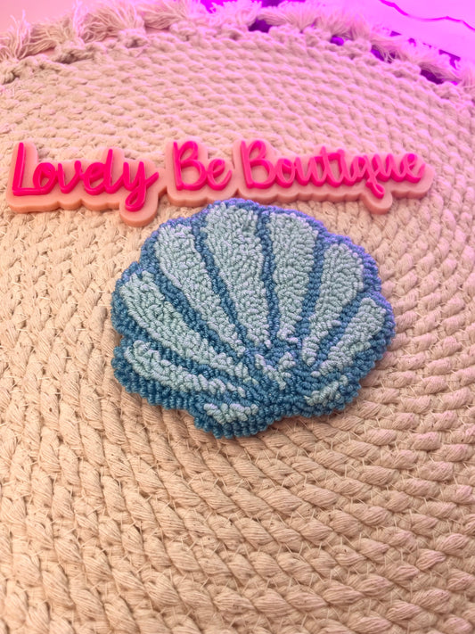 Blue sea shell mug rug