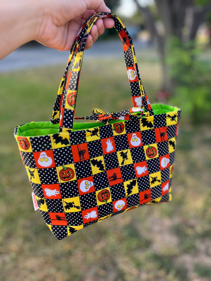 Checkered Halloween mini tote bag