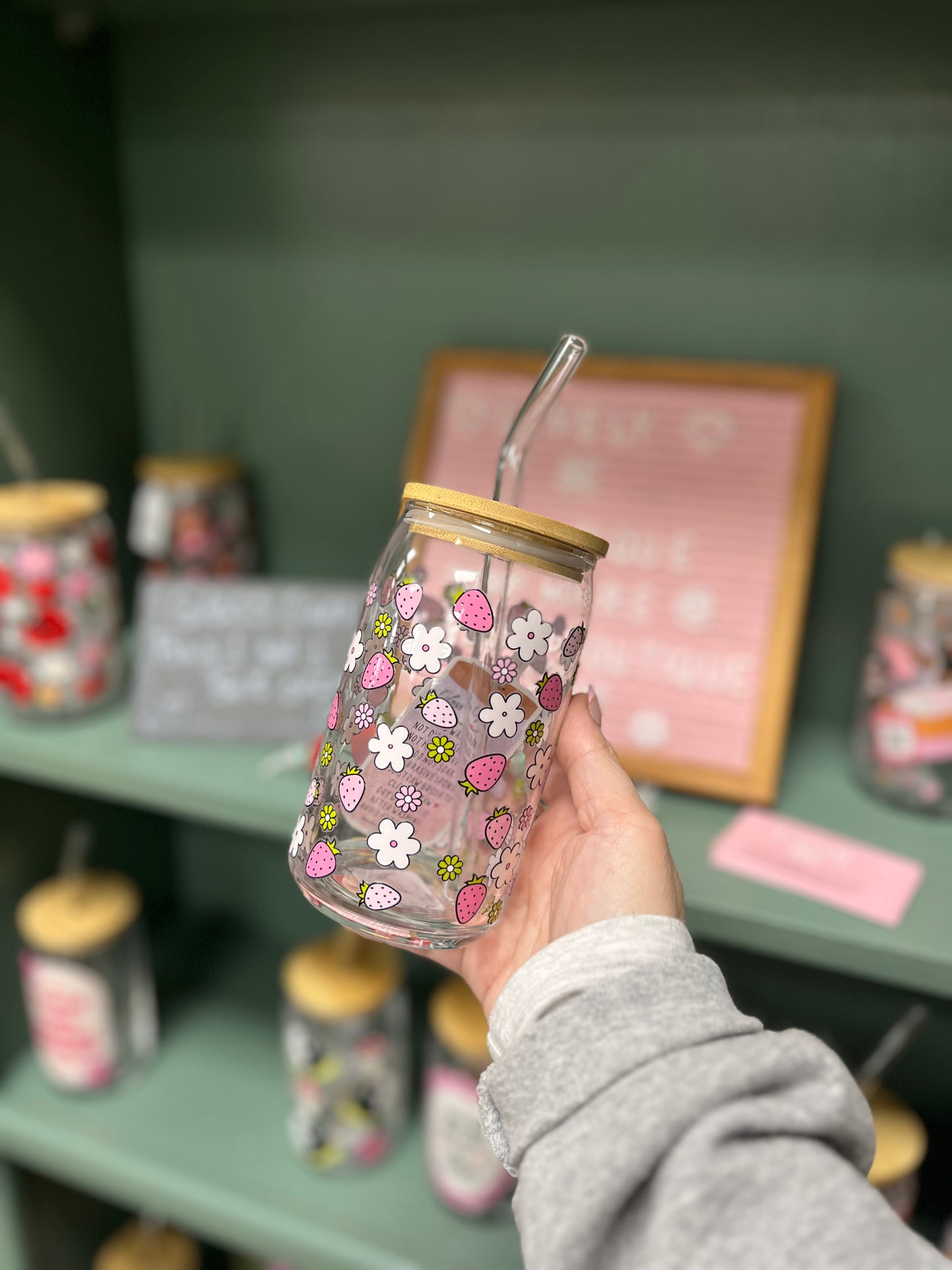 Strawberries & Daisies glass cup
