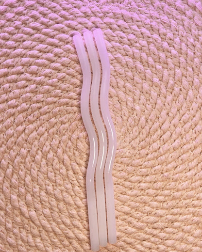 Light colored assorted wavy glass straws