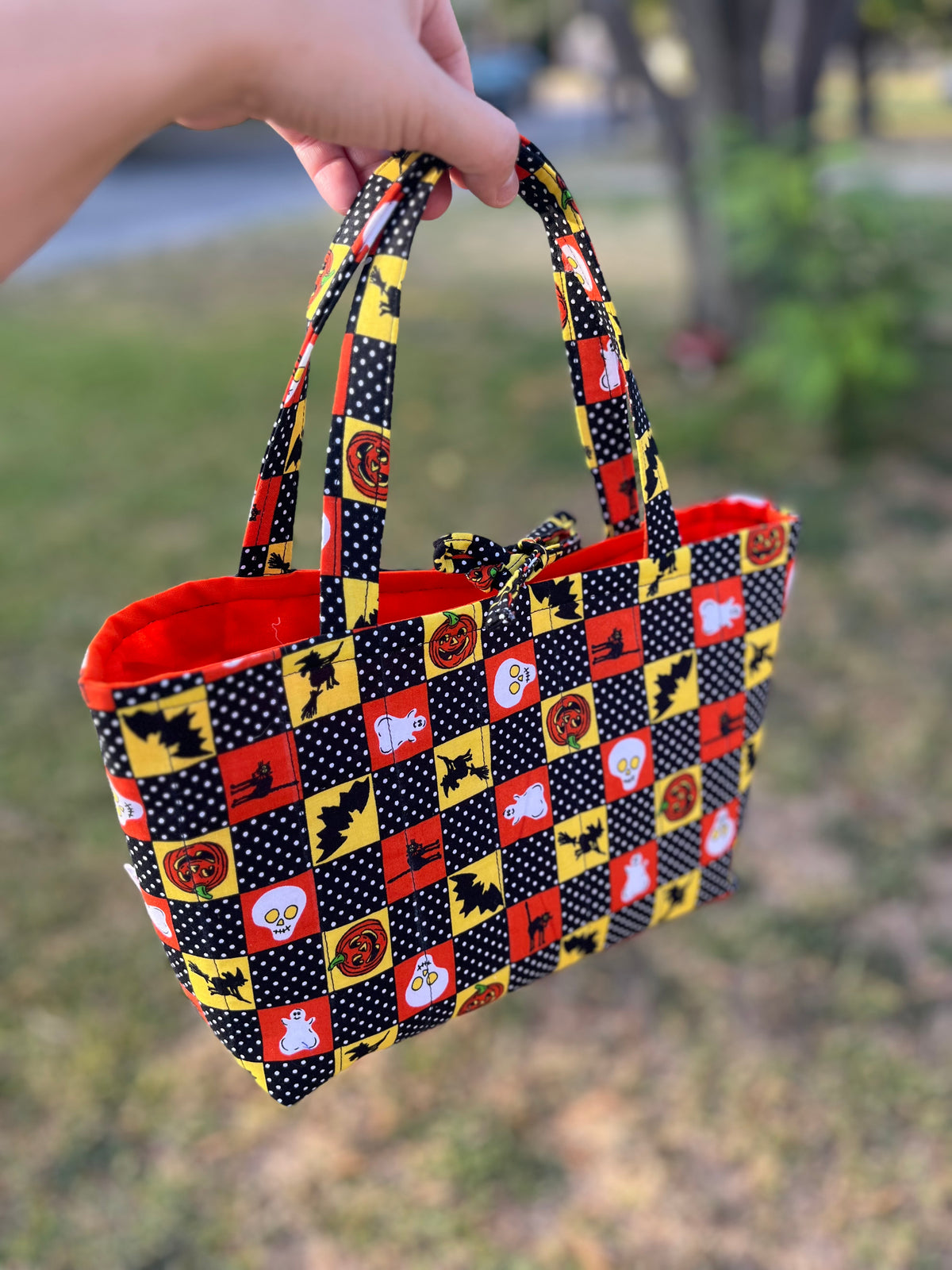 Checkered Halloween mini tote bag