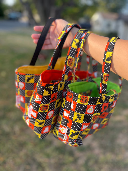 Checkered Halloween mini tote bag