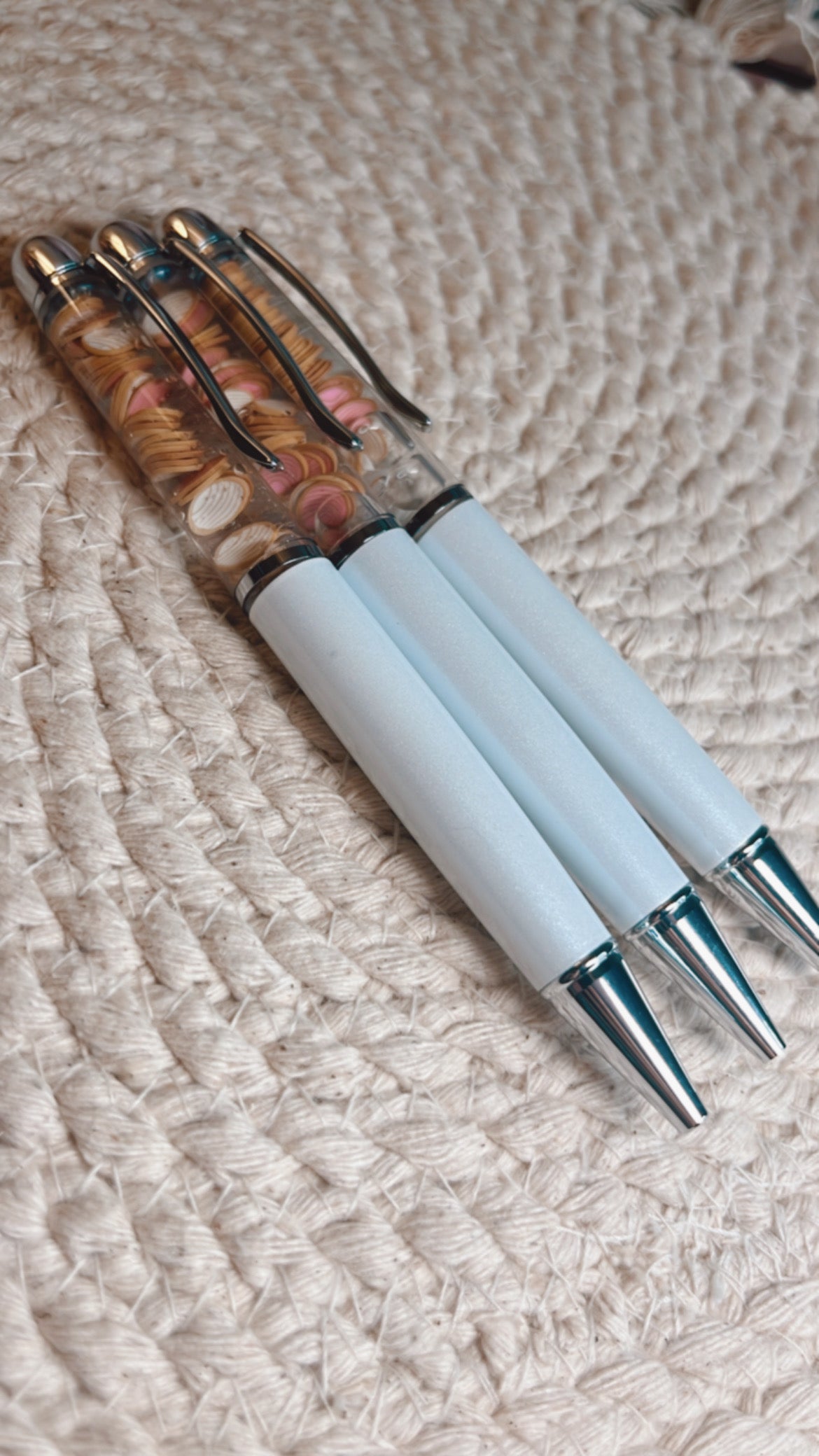 Concha snowglobe twist pen (white)