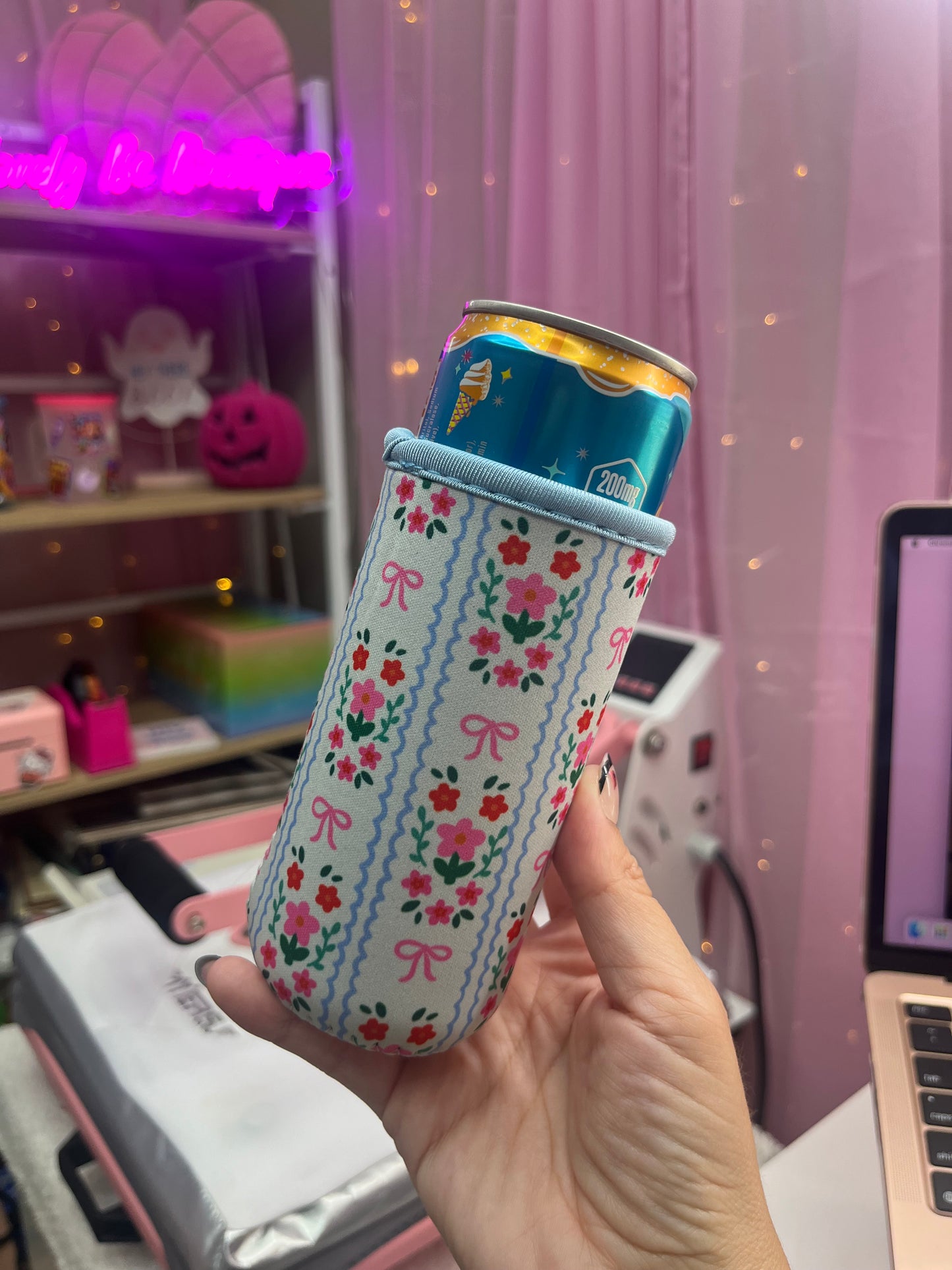 Flowered slim can sleeve