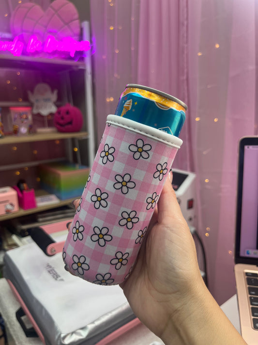 Pink checkered daisies slim can sleeve