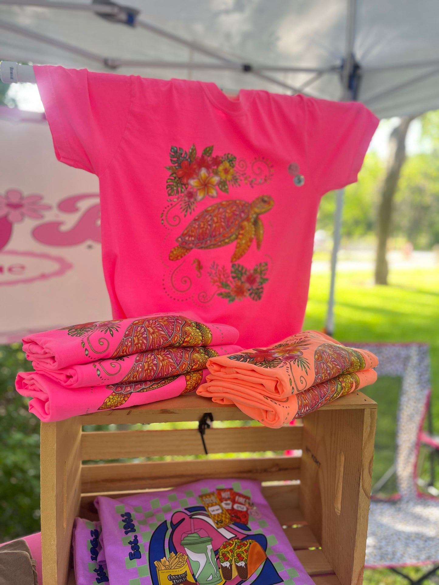 Jewel sea turtle tee