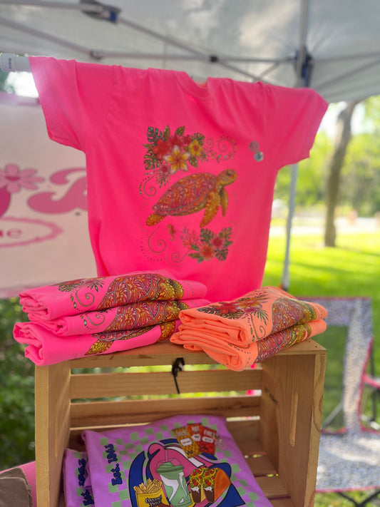 Jewel sea turtle tee