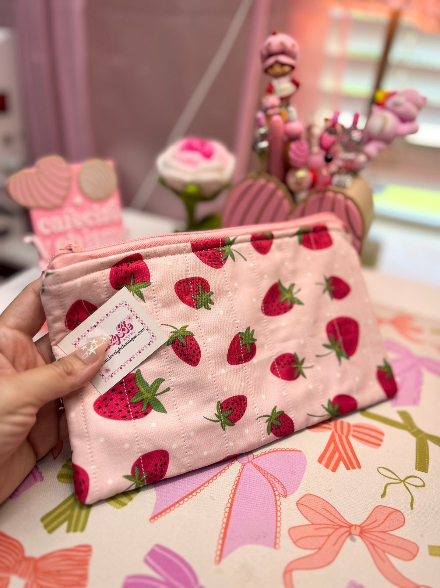 Strawberries pink zipper pouch bag