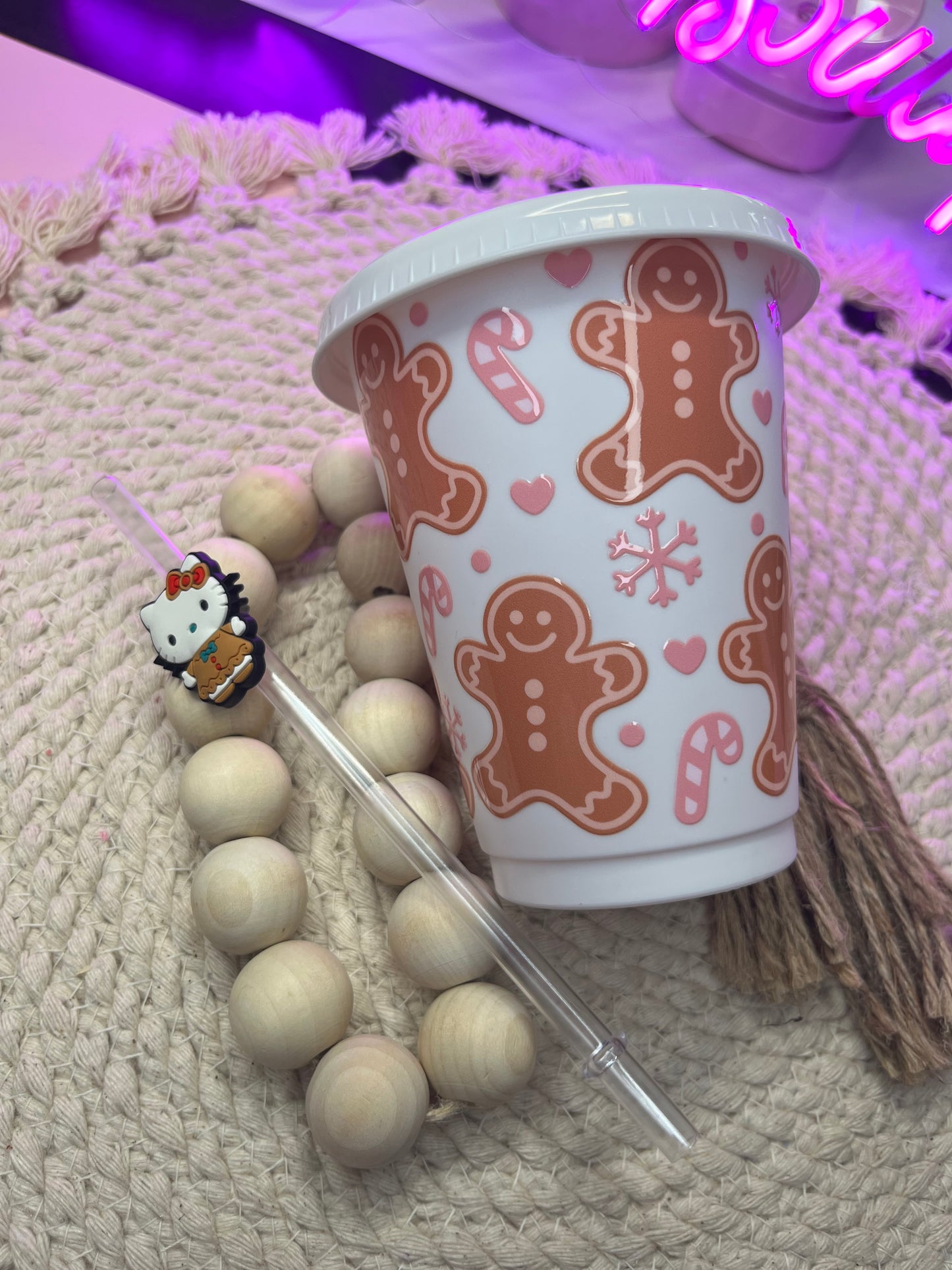 Gingerbread plastic cup w/ straw topper