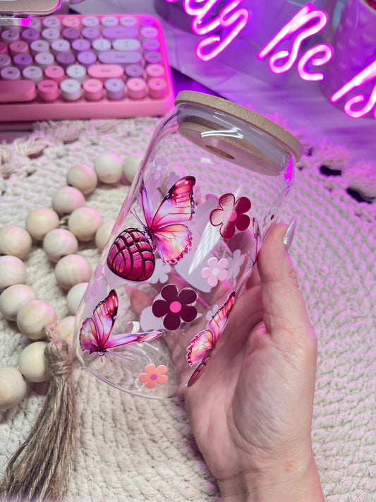 Concha and butterflies glass cup