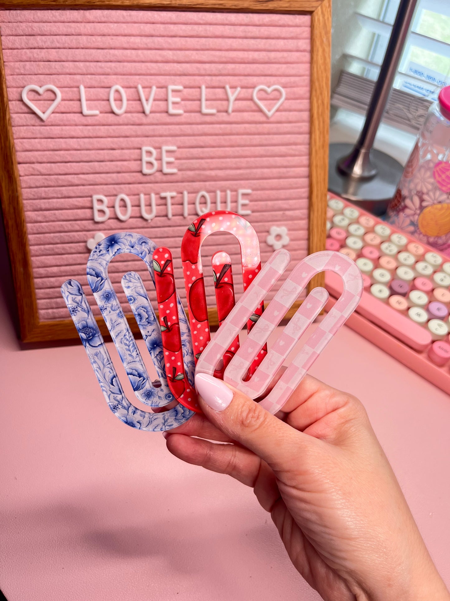 Jumbo acrylic paperclips